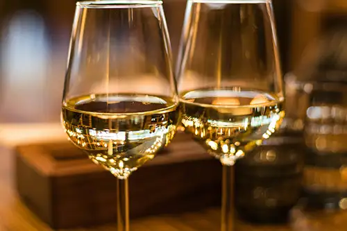 Dégustation de Muscadet au restaurant La Dernière Lame à Sauzon.